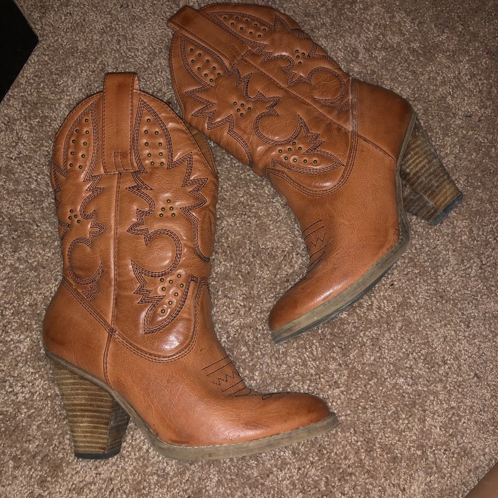 Brown cowgirl boots